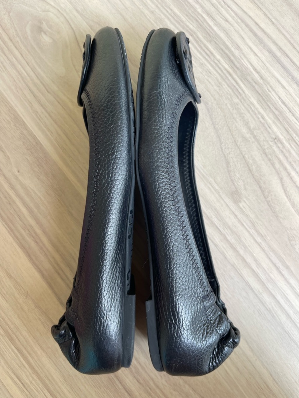 Tory Burch Black Pebbled Leather Logo Ballet Flats - Picture 4 of 11